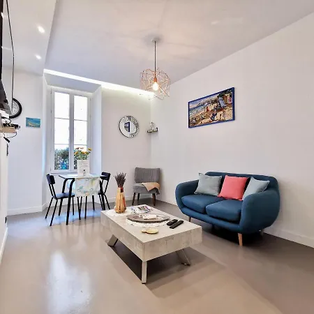 Apartment Le Petit Balcon By Guys