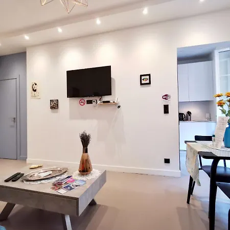 Le Petit Balcon By Guys Apartment *